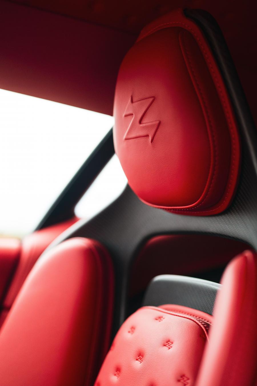 Детали интерьера Aston Martin DBS GT Zagato 2019 года  (фото 15 из 24)